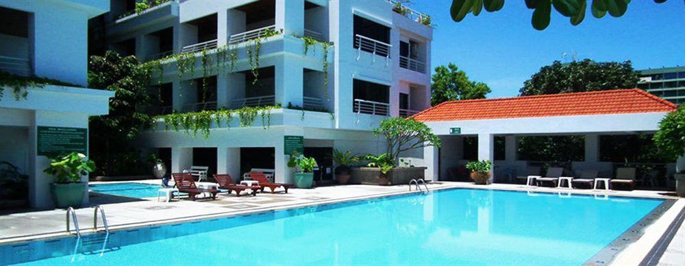 Abricole At Pattaya Hill Appartement Buitenkant foto