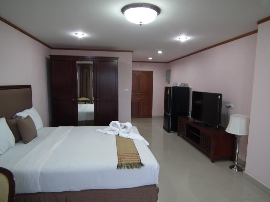 Abricole At Pattaya Hill Appartement Buitenkant foto