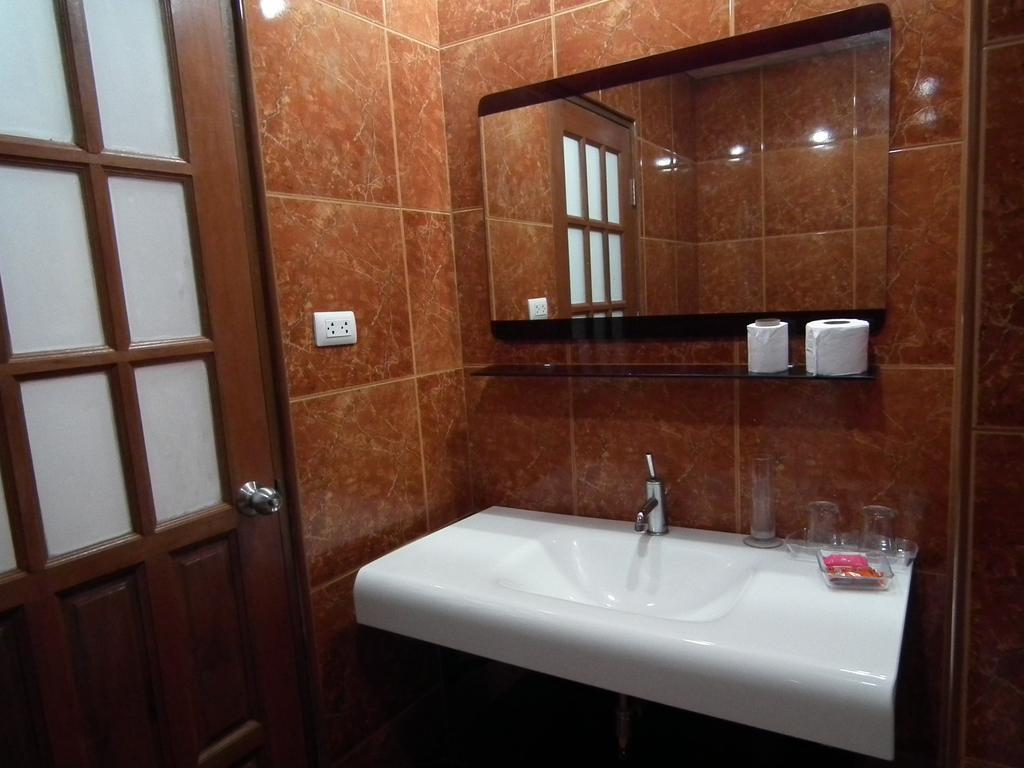 Abricole At Pattaya Hill Appartement Buitenkant foto