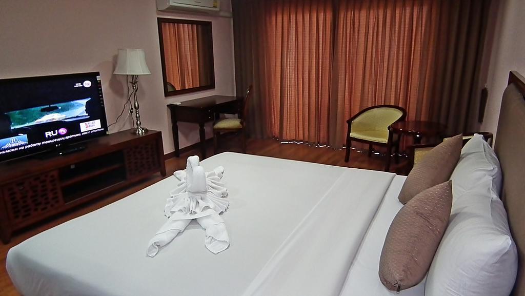 Abricole At Pattaya Hill Appartement Buitenkant foto