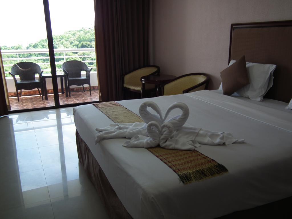 Abricole At Pattaya Hill Appartement Buitenkant foto
