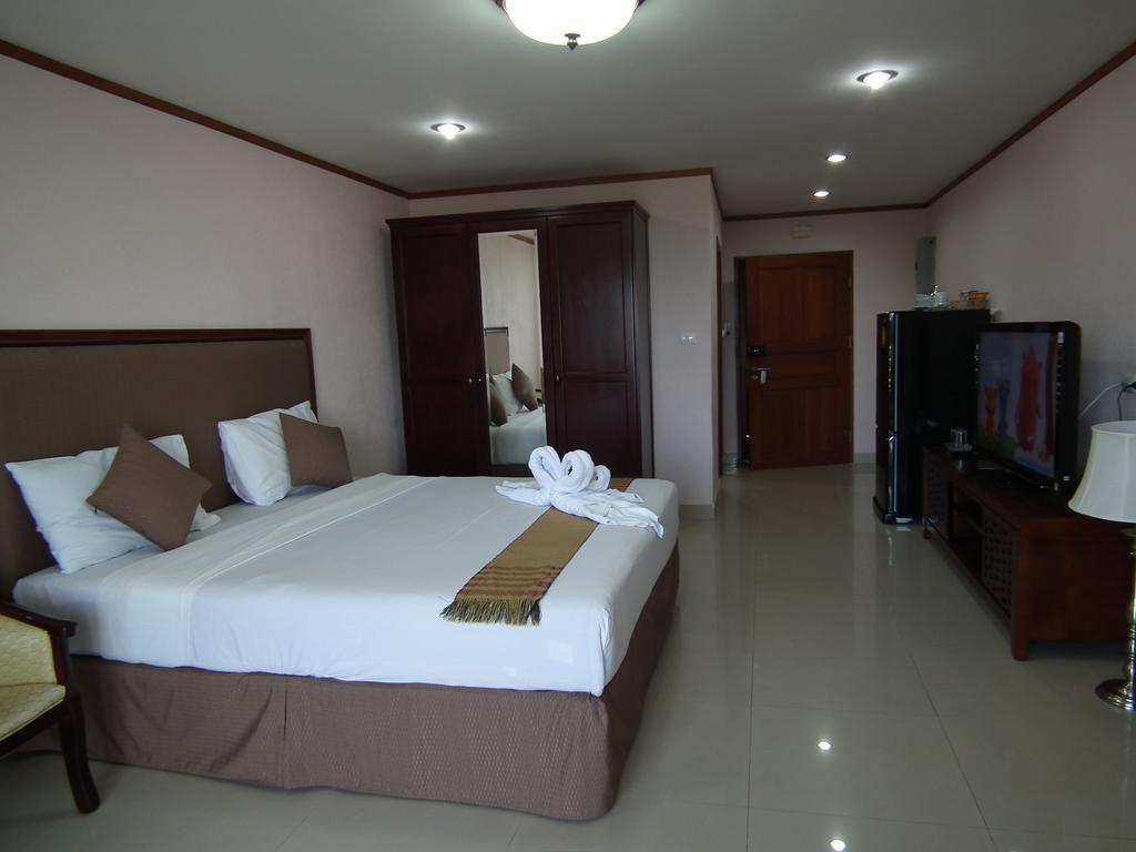 Abricole At Pattaya Hill Appartement Buitenkant foto