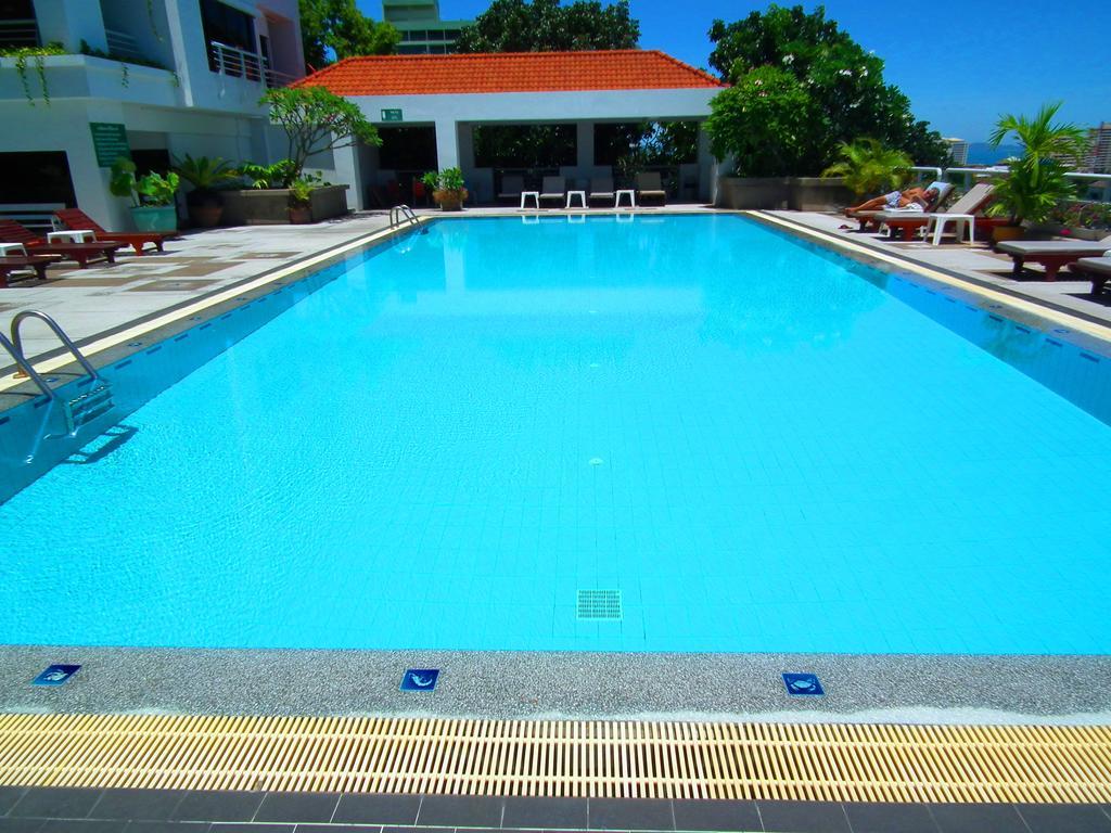Abricole At Pattaya Hill Appartement Buitenkant foto