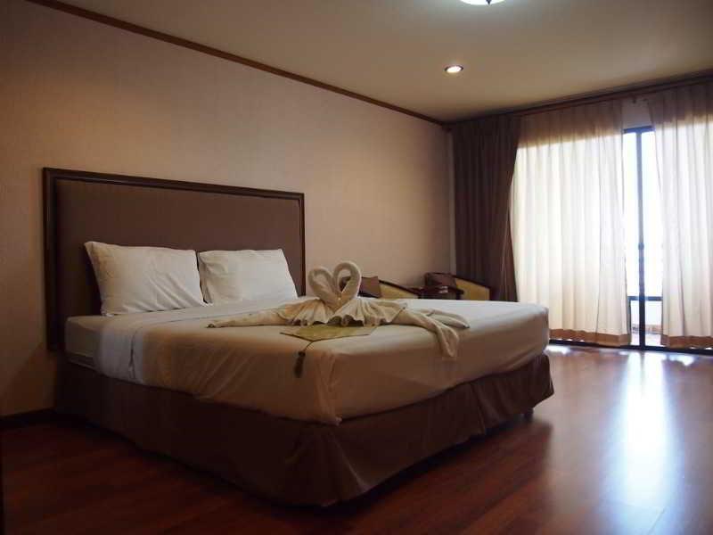 Abricole At Pattaya Hill Appartement Buitenkant foto