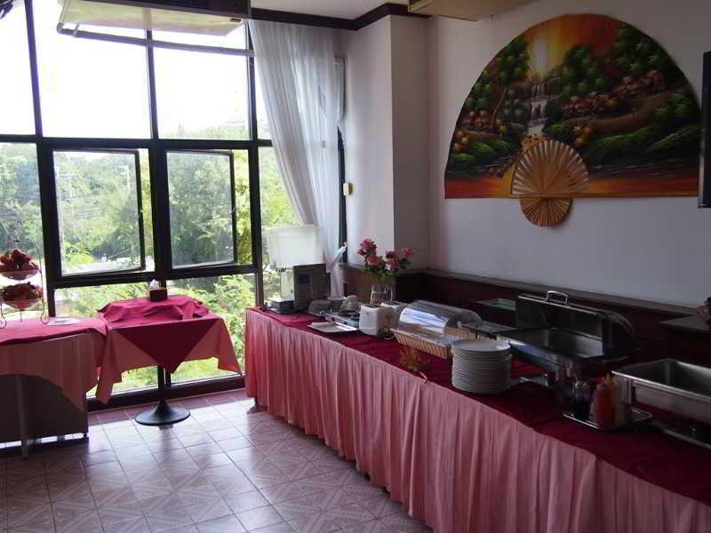 Abricole At Pattaya Hill Appartement Buitenkant foto