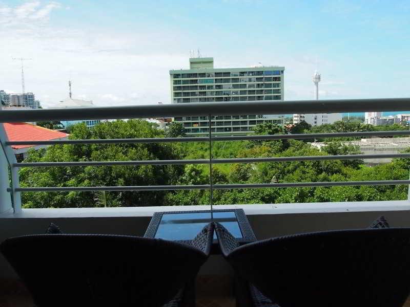 Abricole At Pattaya Hill Appartement Buitenkant foto