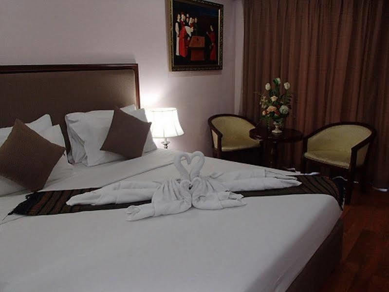 Abricole At Pattaya Hill Appartement Buitenkant foto