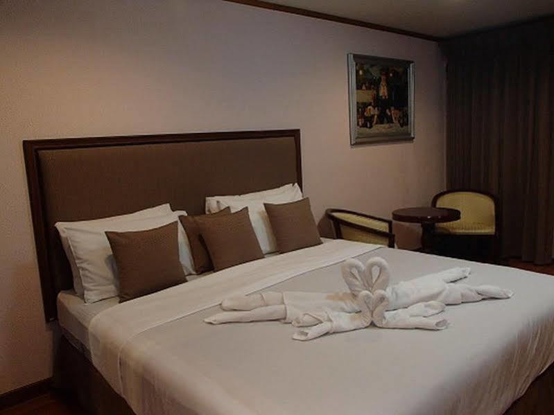 Abricole At Pattaya Hill Appartement Buitenkant foto