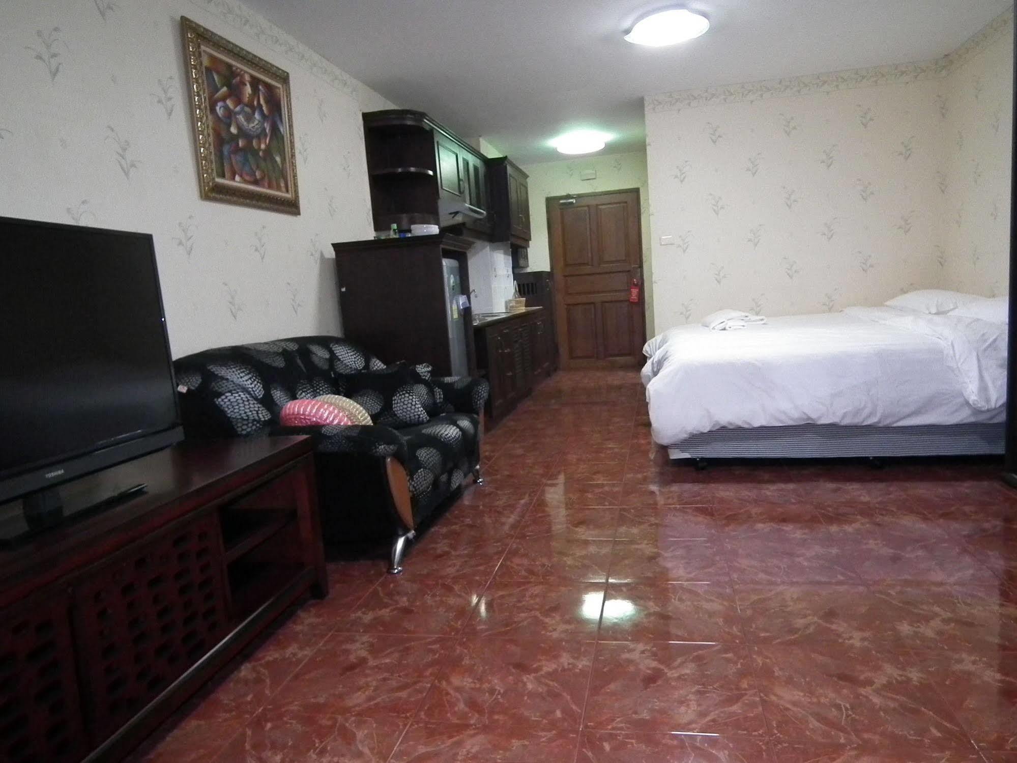 Abricole At Pattaya Hill Appartement Buitenkant foto