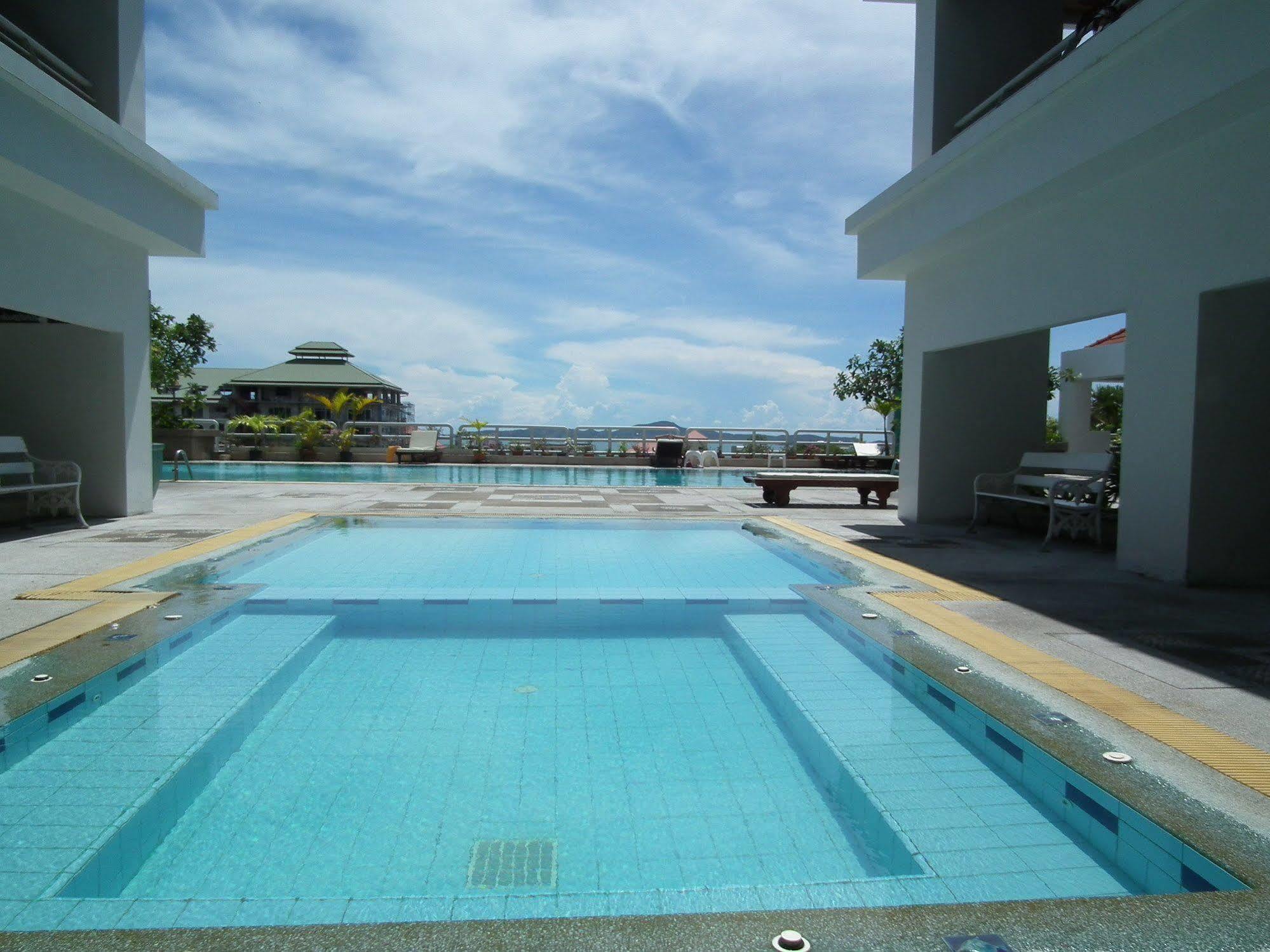 Abricole At Pattaya Hill Appartement Buitenkant foto