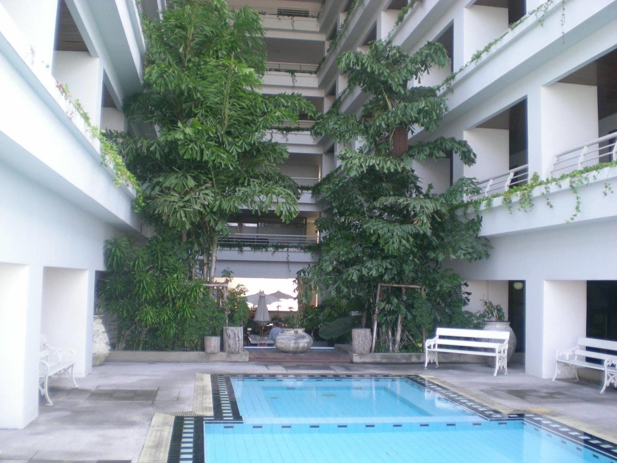 Abricole At Pattaya Hill Appartement Buitenkant foto