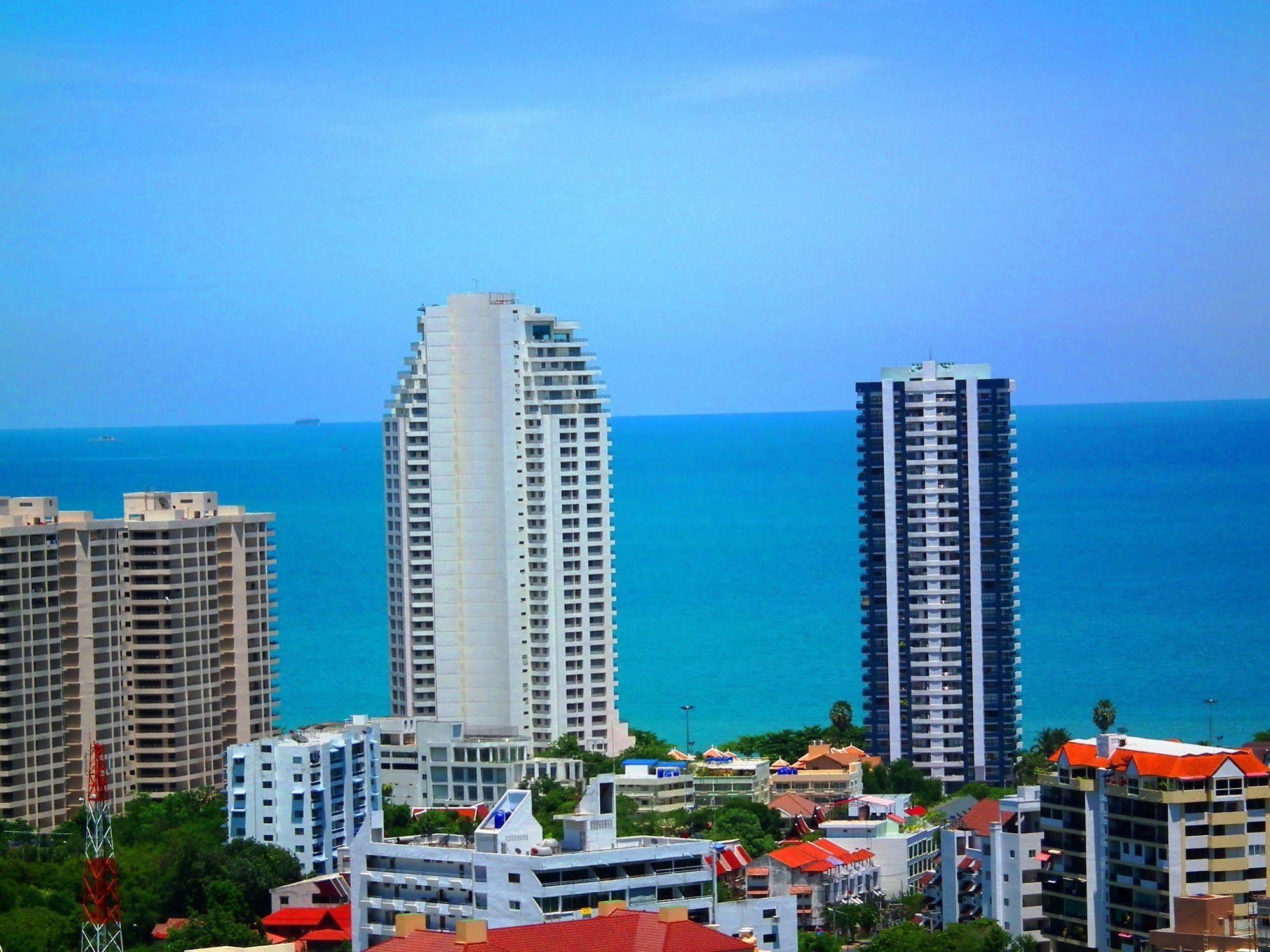 Abricole At Pattaya Hill Appartement Buitenkant foto